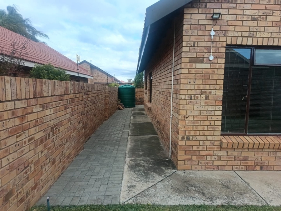 3 Bedroom Property for Sale in Hillcrest Northern Cape